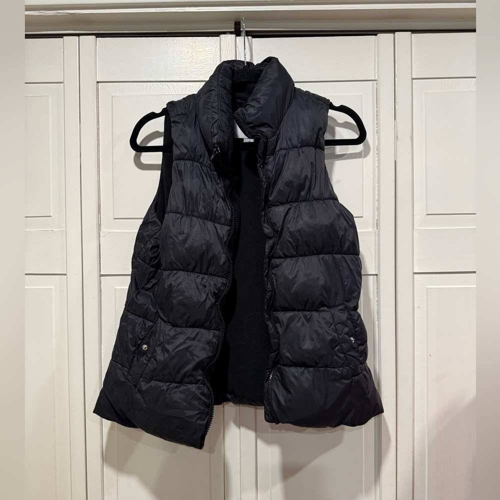 Old navy puffer vest size Xs GUC
